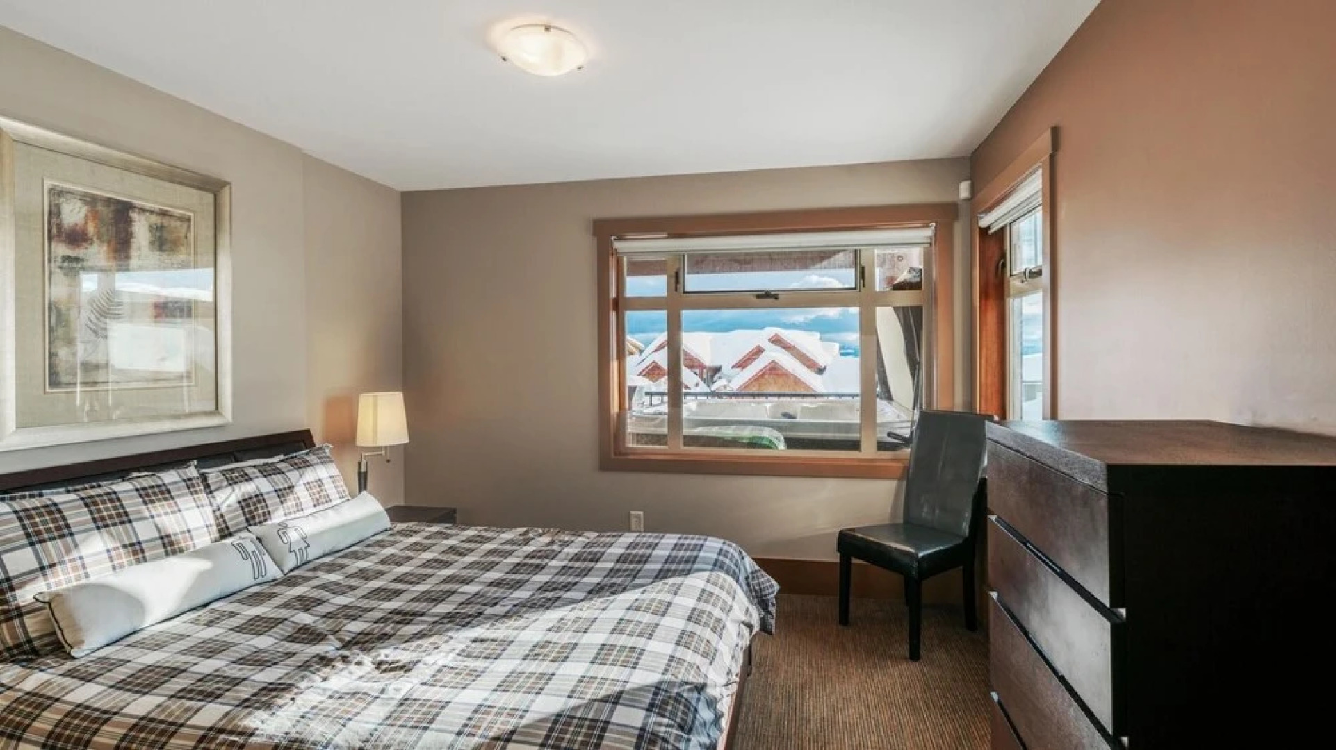 Raven's Nest - Luxury Pet Friendly Condo w/ Private Hot Tub & Mountain Views