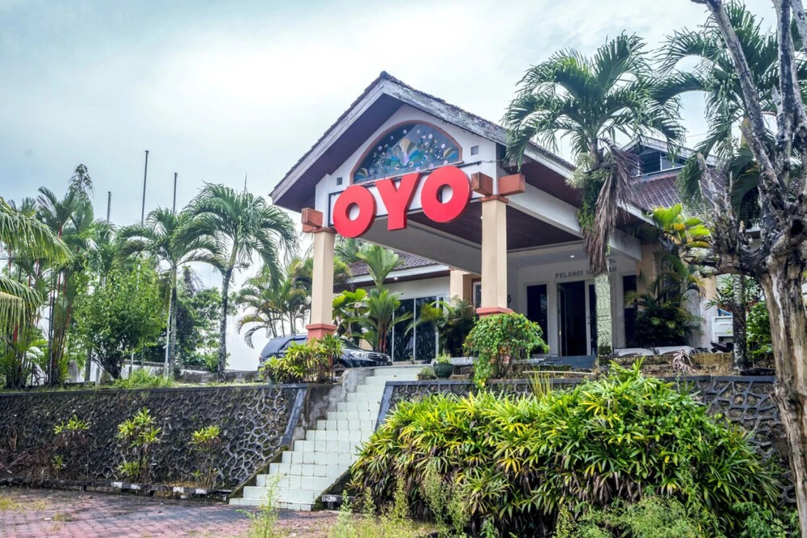 Hotel Pelangi Harapan by OYO Rooms