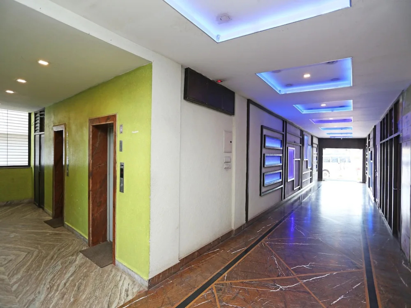 Hotel Mantri Residency