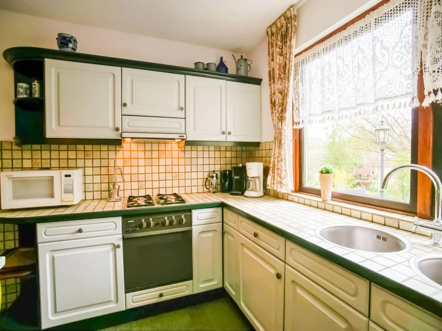 Spacious Holiday Home close to the Efteling in Nieuwkuijk with Terrace