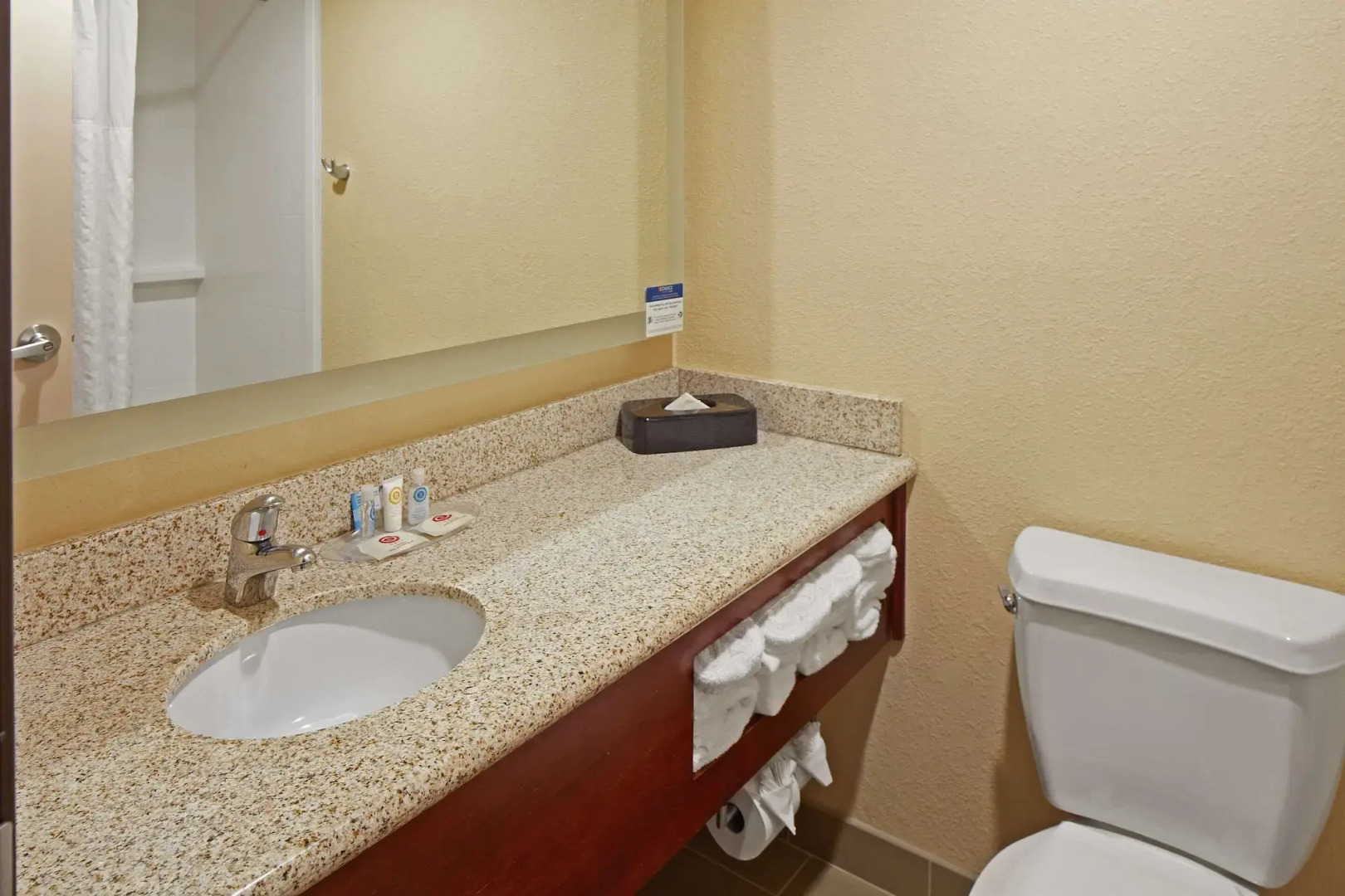 Comfort Suites Outlet Center