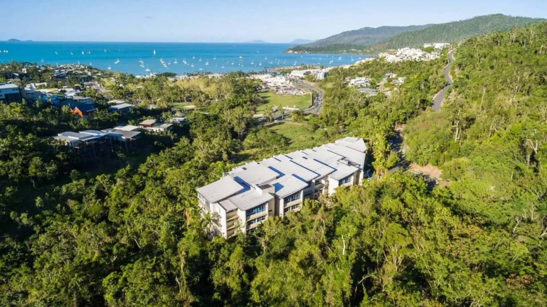 Whitsunday view BOHO apartment in Airlie Beach