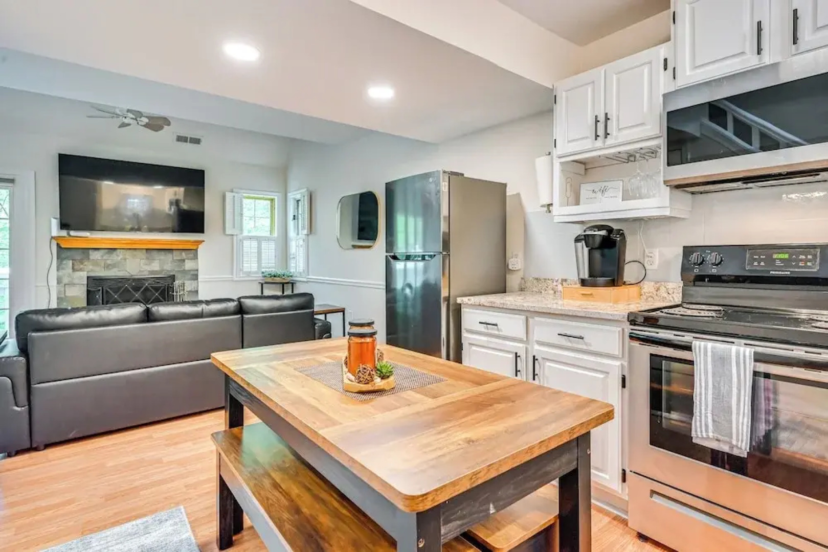 1 Mi to Mohegan Sun: Studio w/ Pool Access