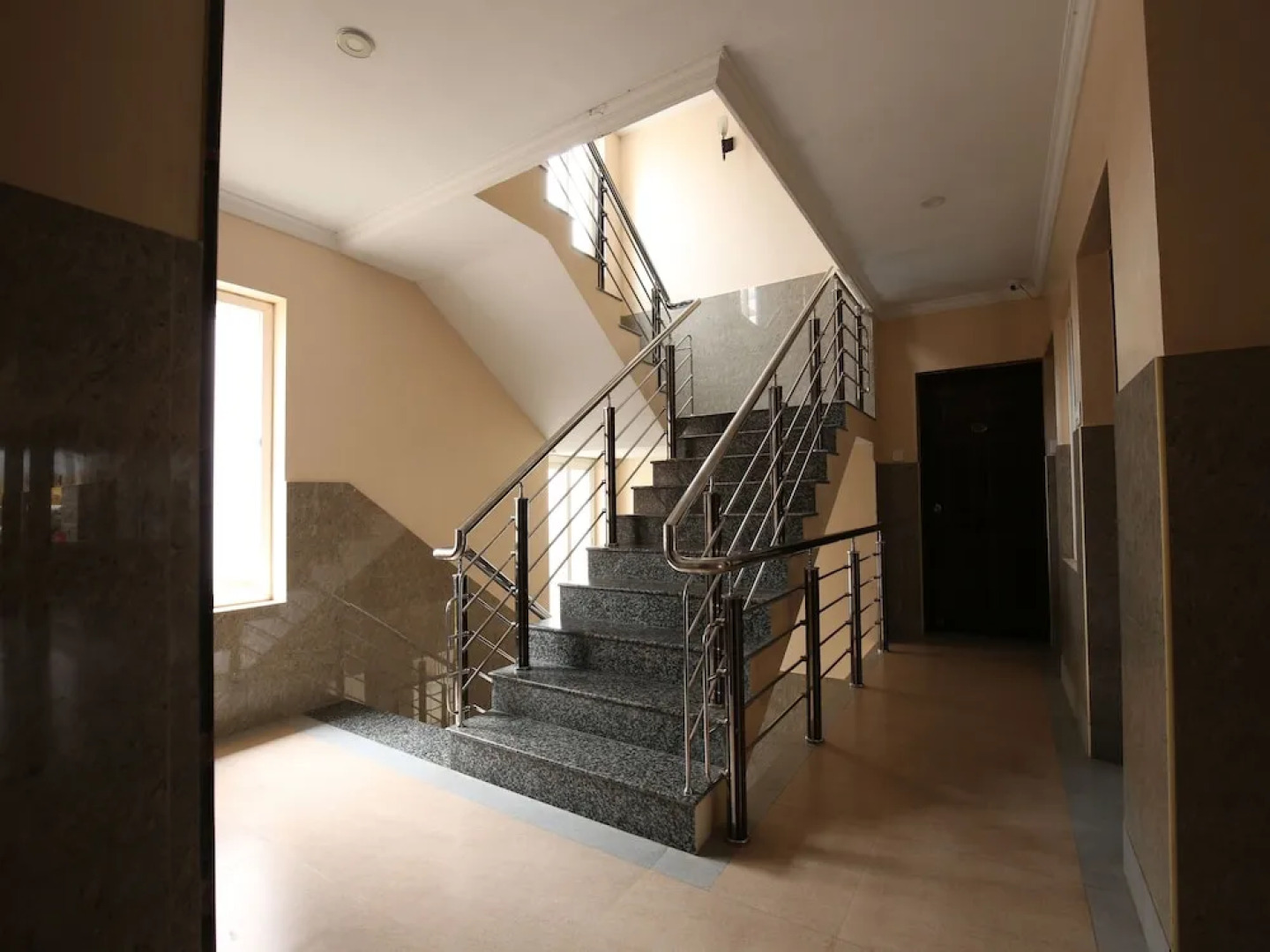 OYO 7878 Hotel Skyark