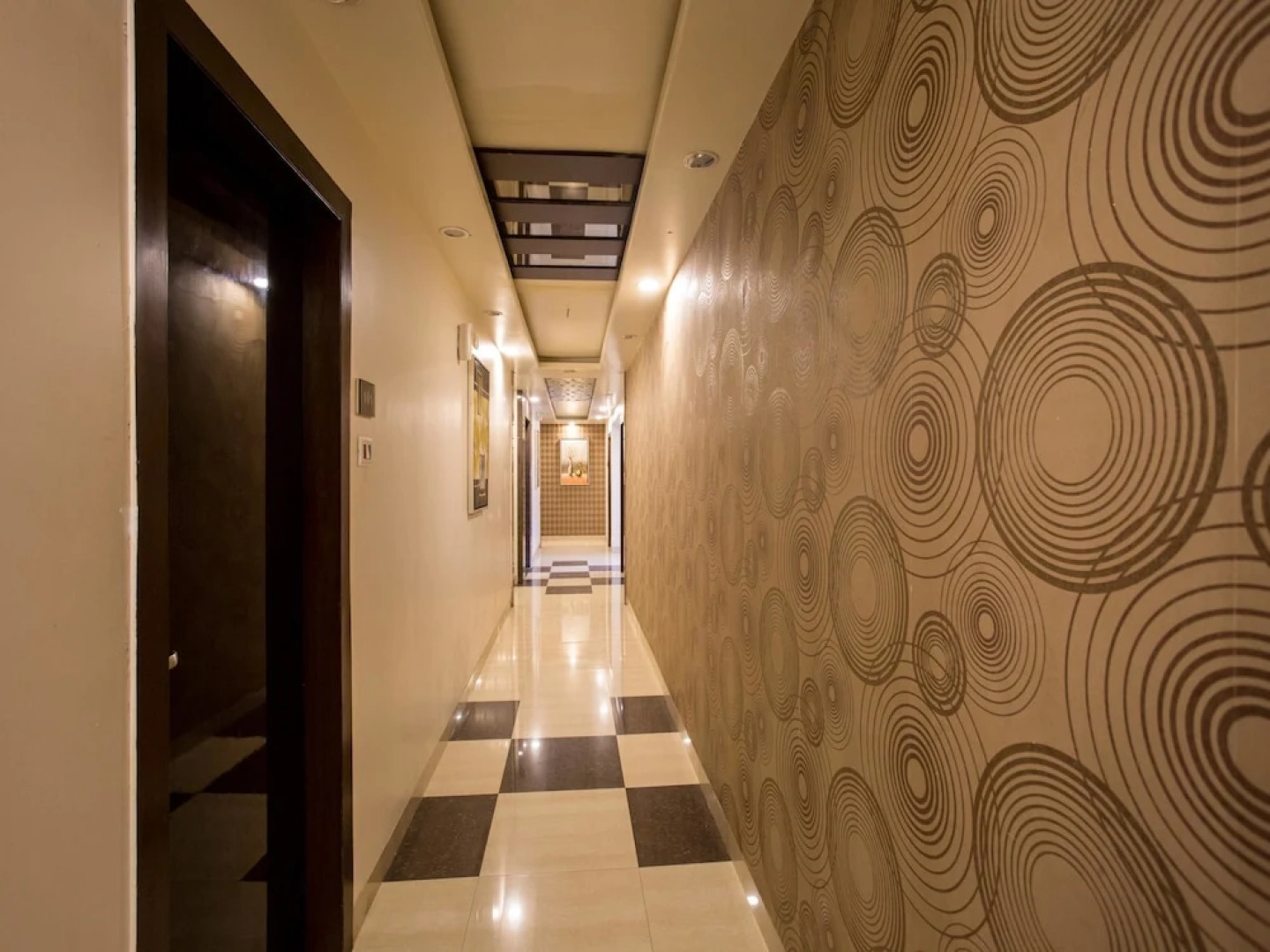 OYO 2377 Hotel Residency