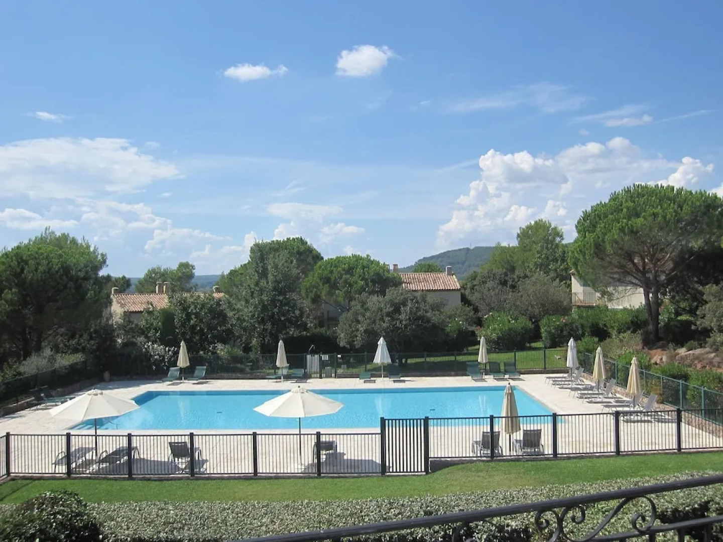 Provencal Holiday Home With Dishwasher not far From Fréjus