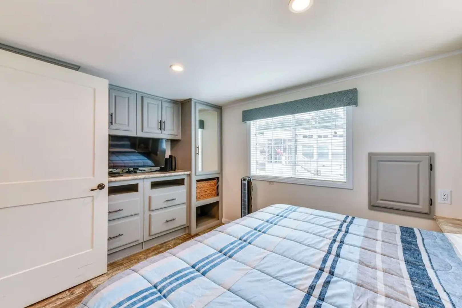 Waterfront Lake Norman Cabin w/ Screened Porch!