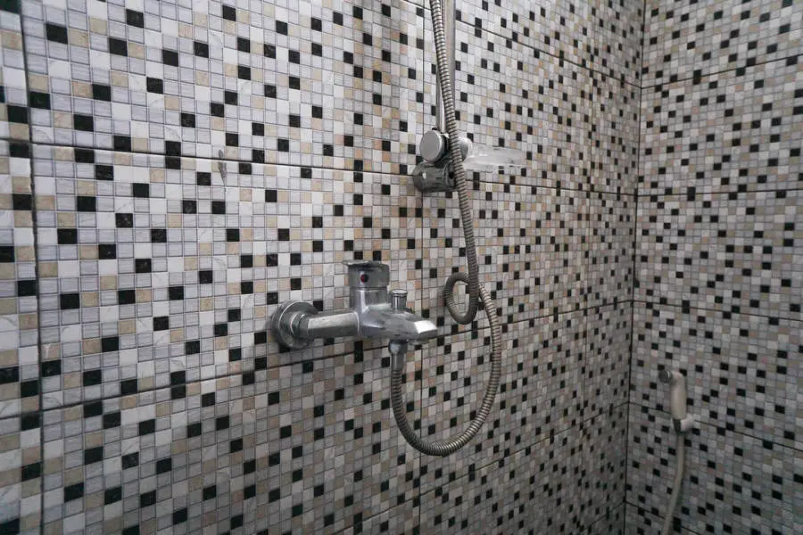 RedDoorz near Alun Alun Batu