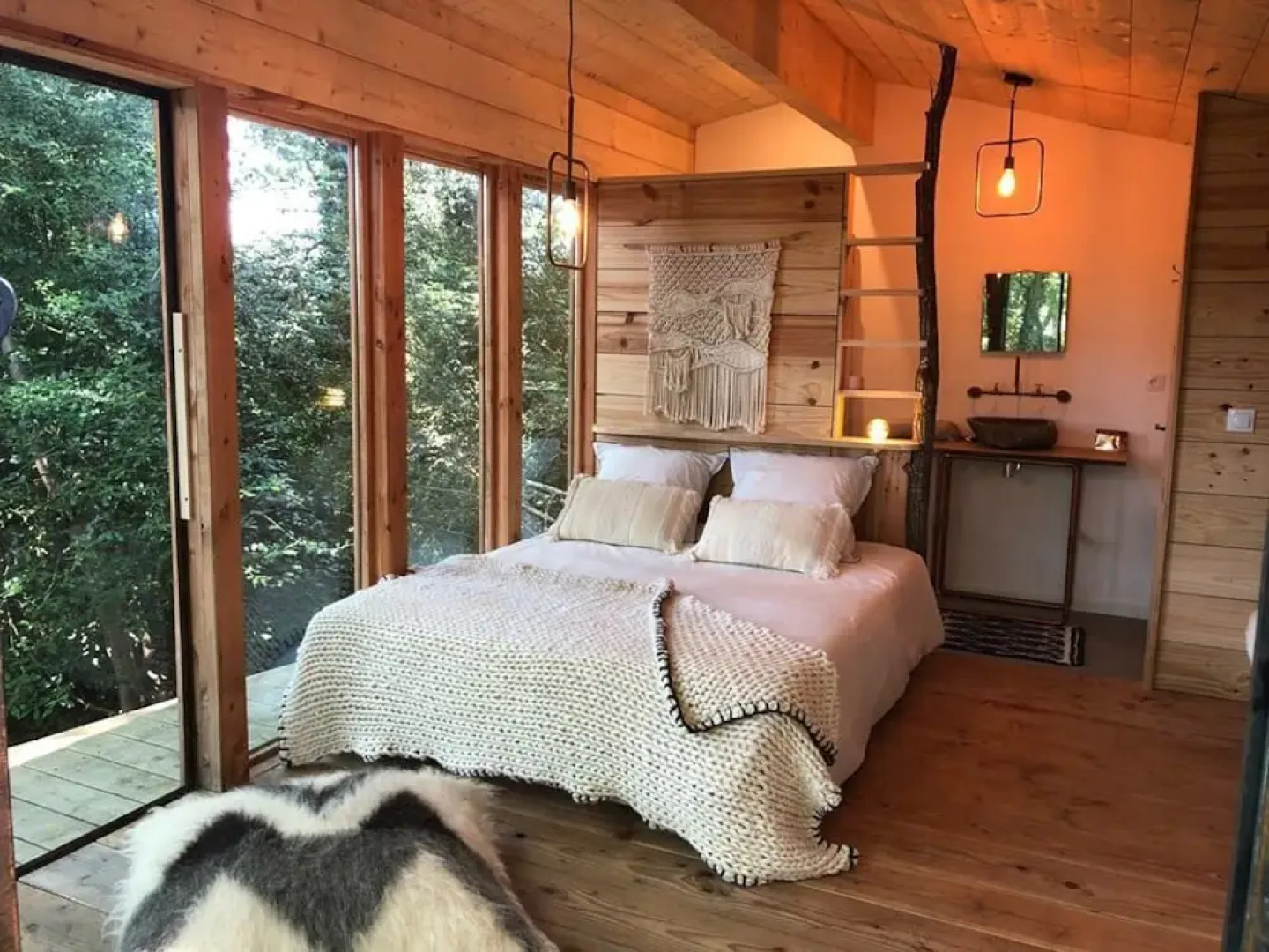 Coco Barn Wood Lodge