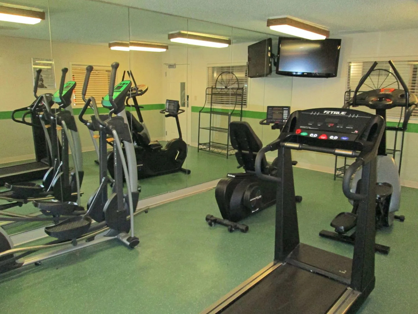 Hawthorn Extended Stay by Wyndham Bedford / Dallas