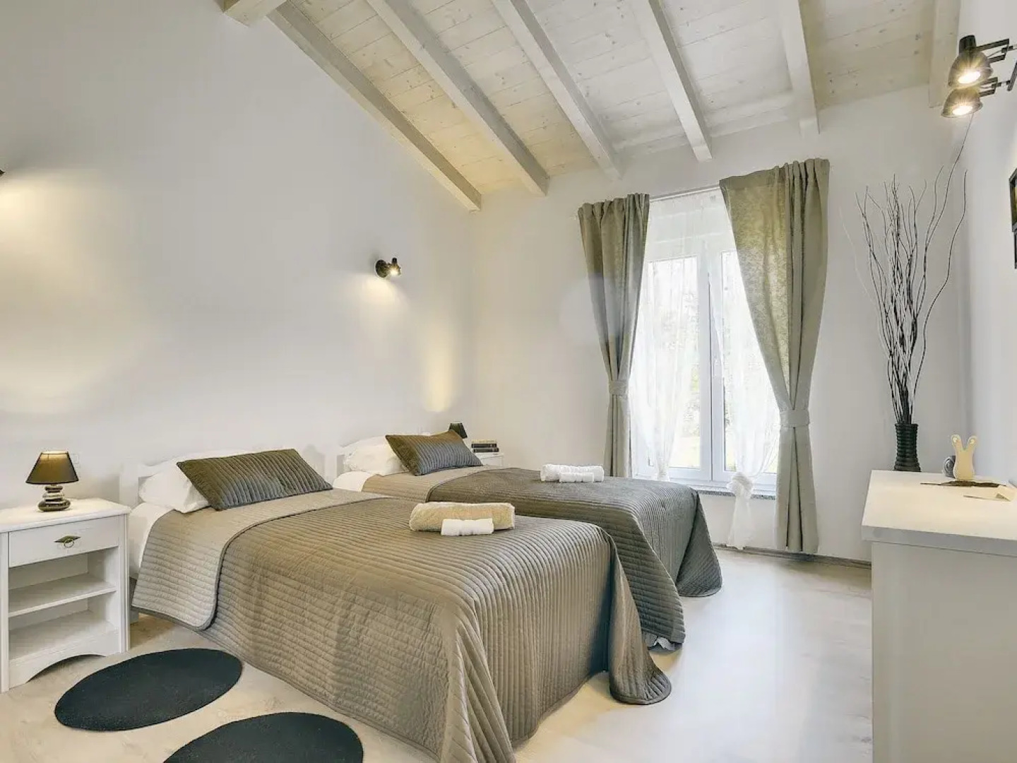 Modern Villa in Pula With Garden