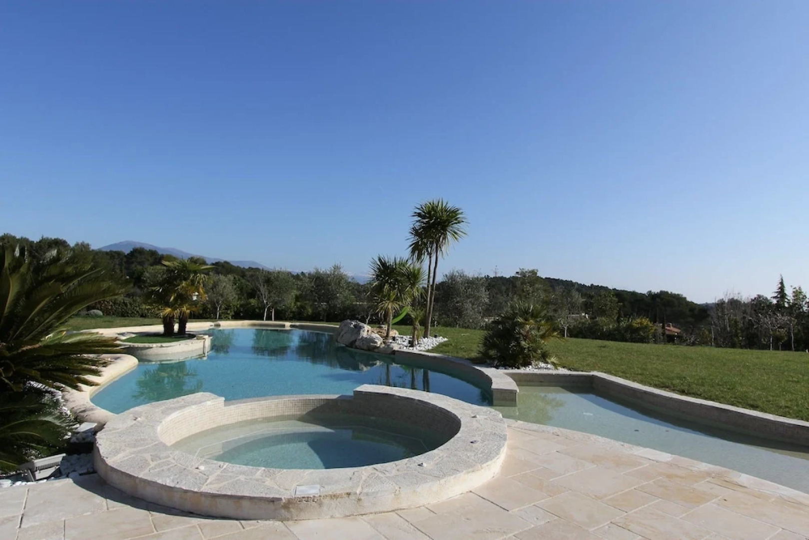 HAVRE DE PAIX" 5 étoiles Prestige jacuzzi, hammam, sauna, PISCINE chauffée Mougins Cannes Grasse