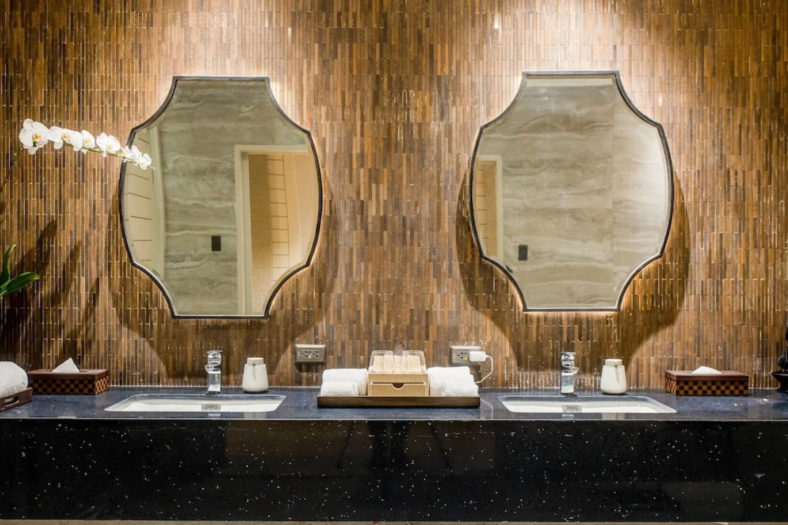 Brittany Hotel Villar City