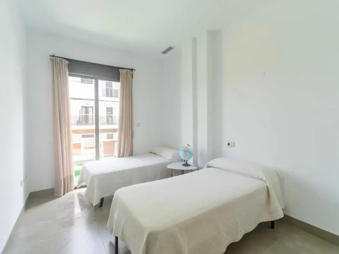 Spacious Apartment With 2 Terraces