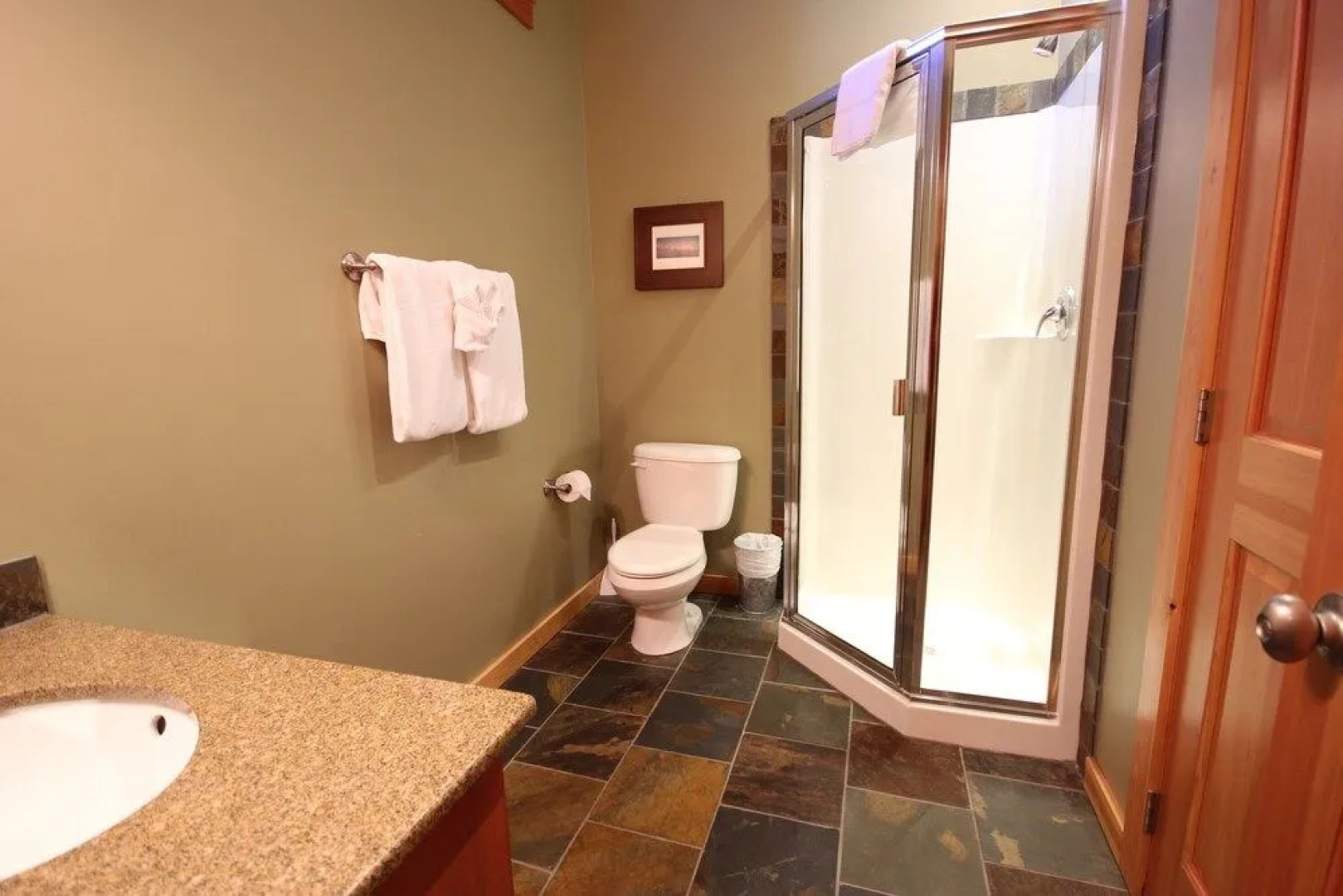 Pinnacle Ridge Chalets by Fernie Lodging Co