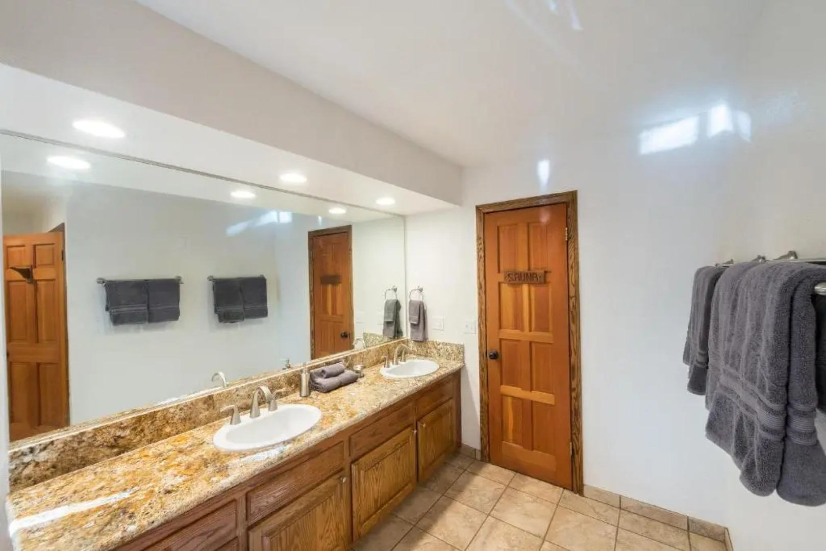 Four Seasons - 3br/4ba Holiday Home