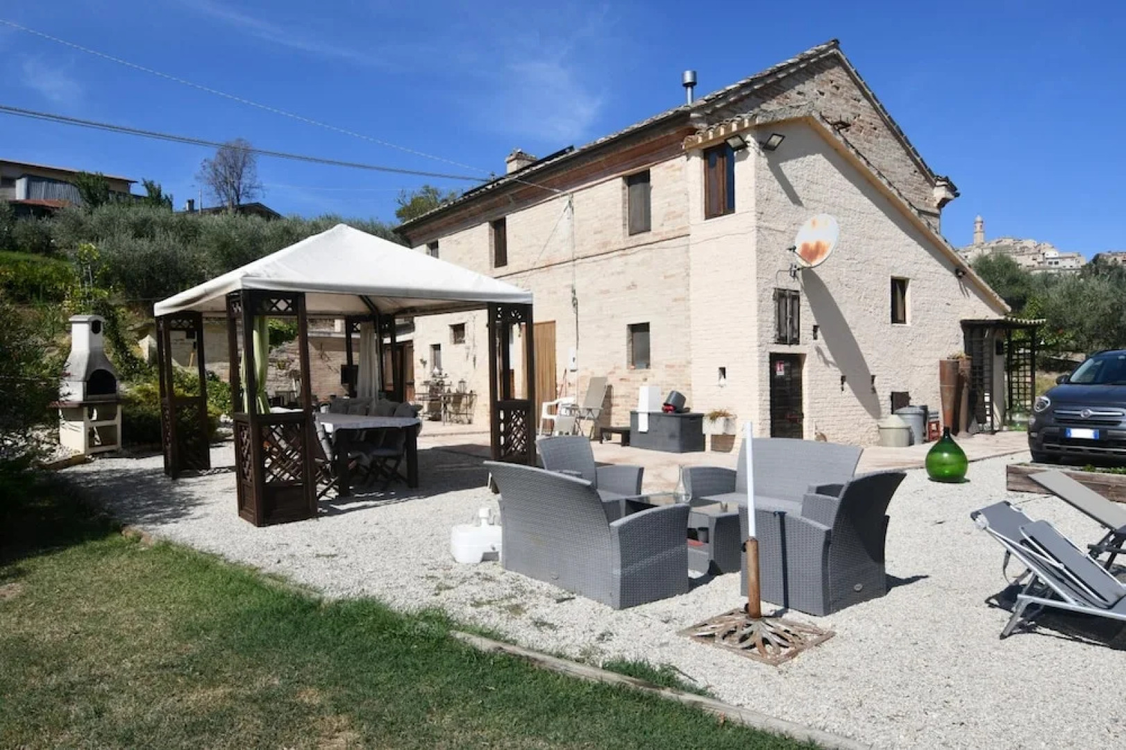 Charming 2-bed Apartment in Petritoli