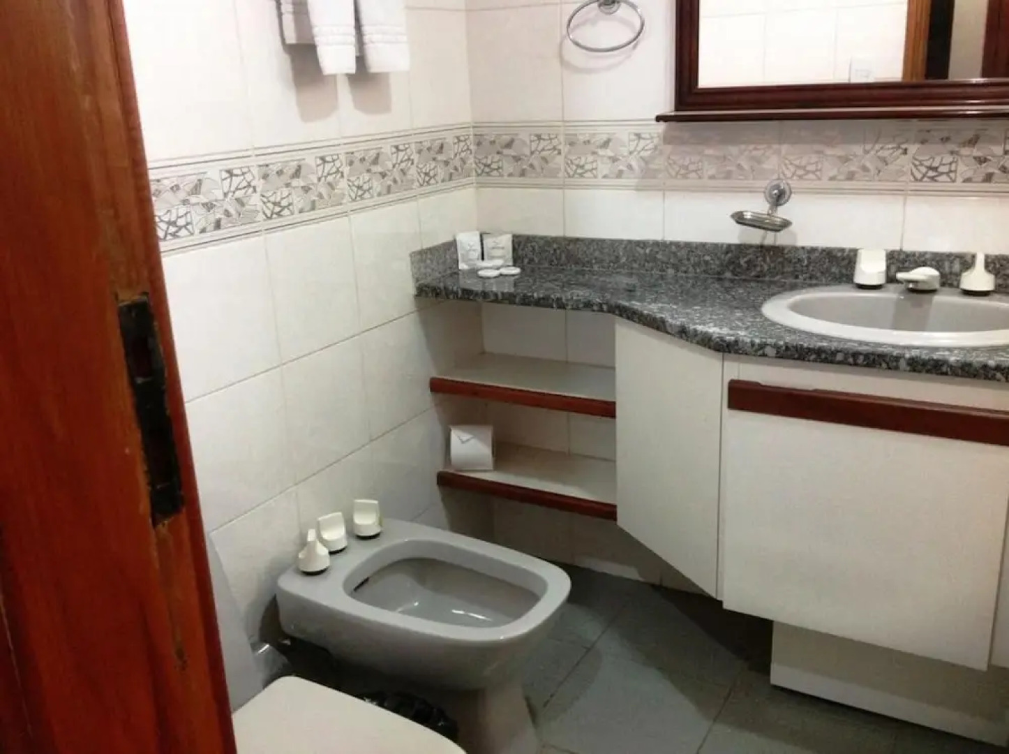 L Hirondelle Apart Hotel