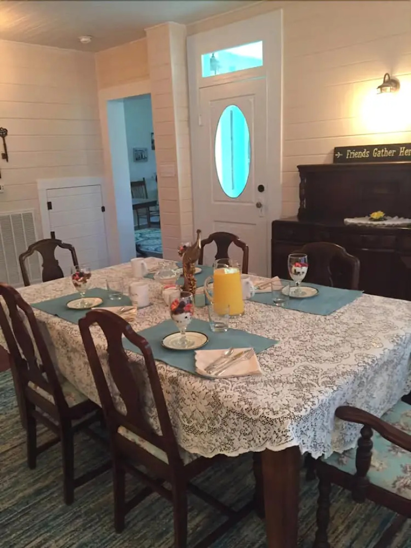 Hye-Way Haus Bed and Breakfast