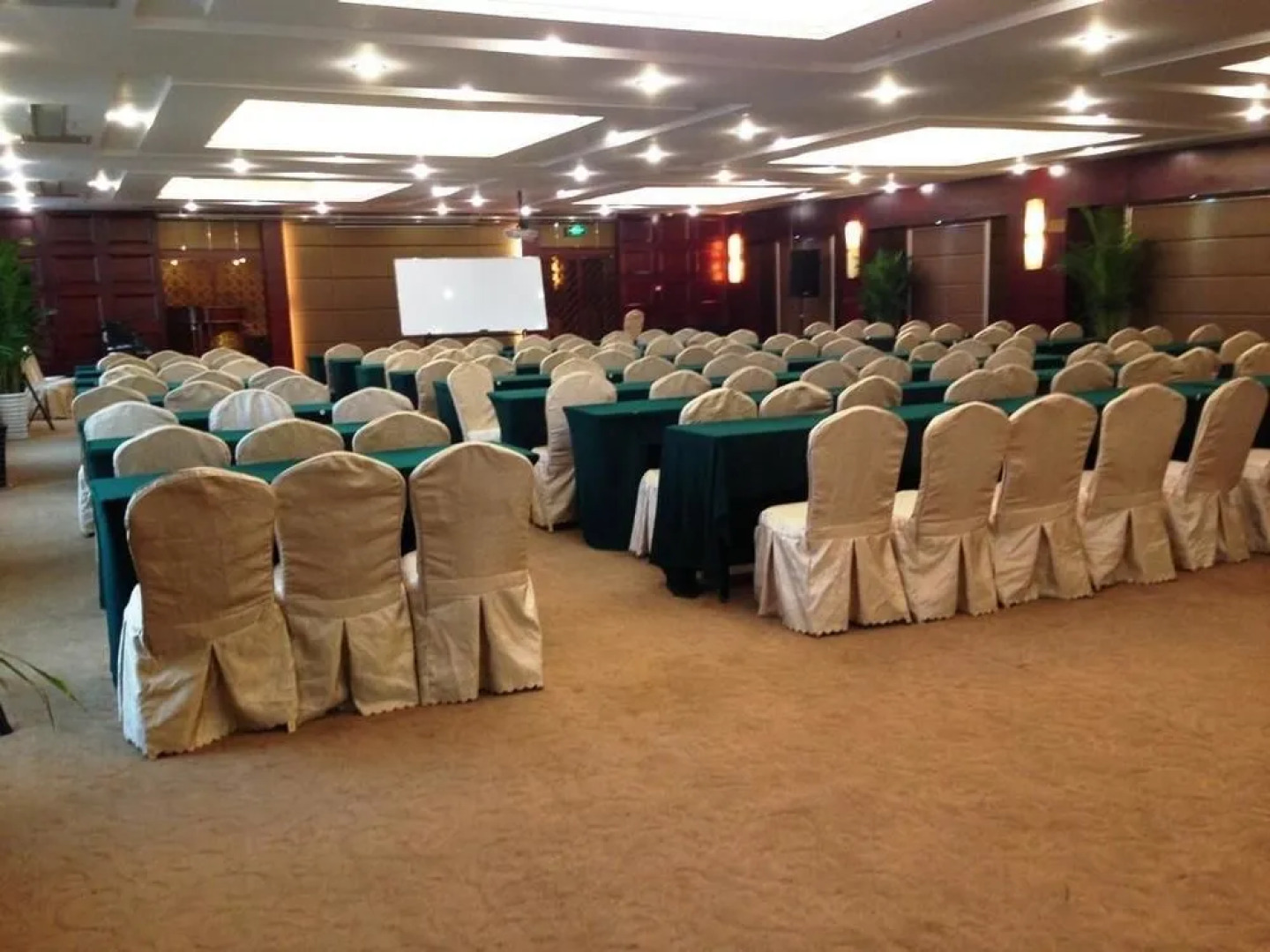 Red Flag Canal Hotel Zhengzhou