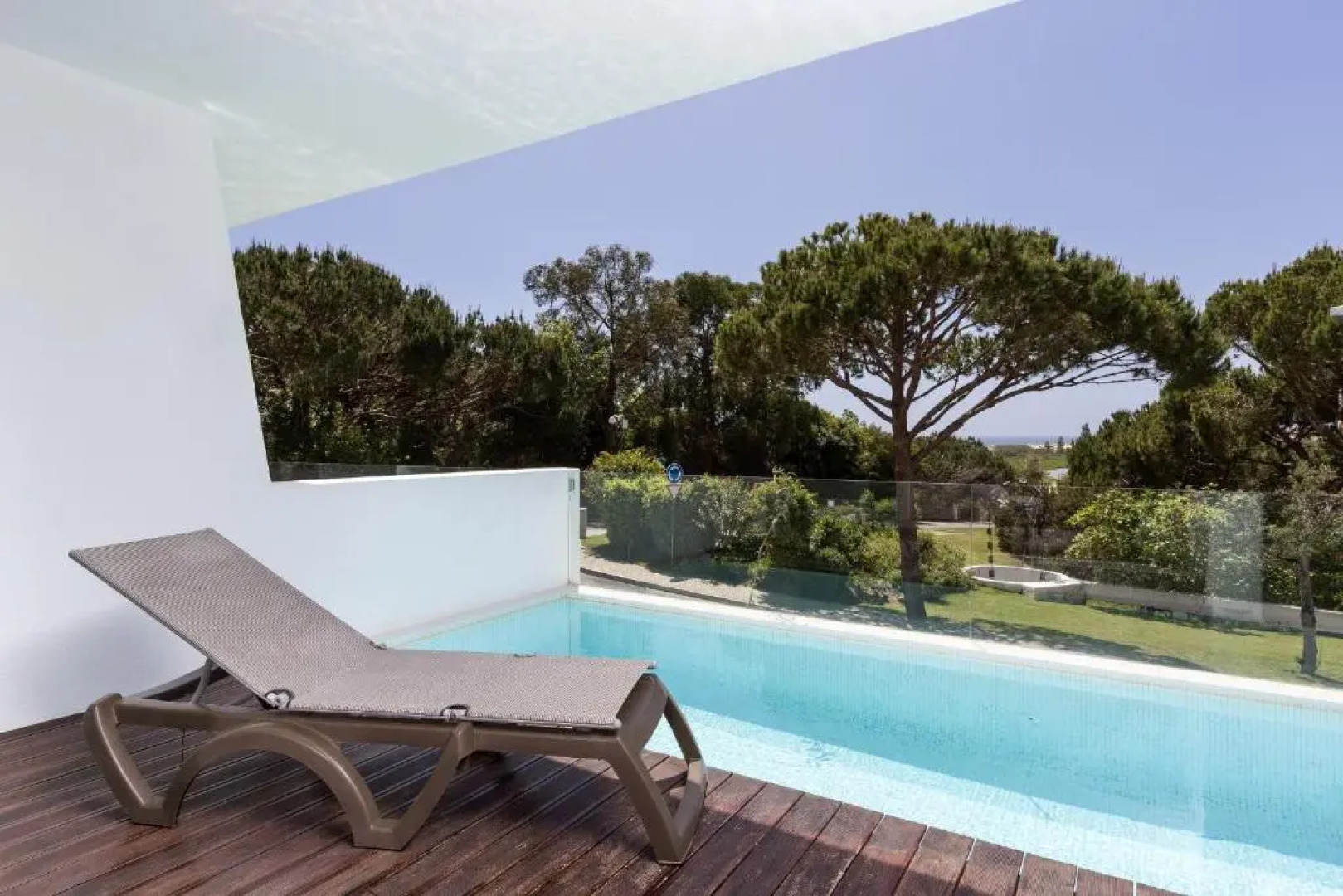 Sunny Lounge Apartment