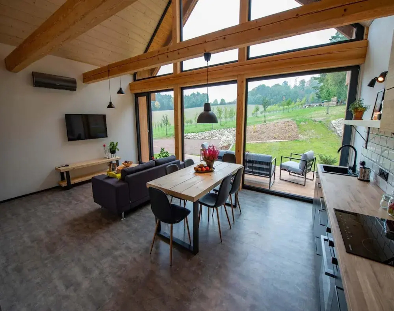 Apartment Near Pernstejn Castle in Smrcek