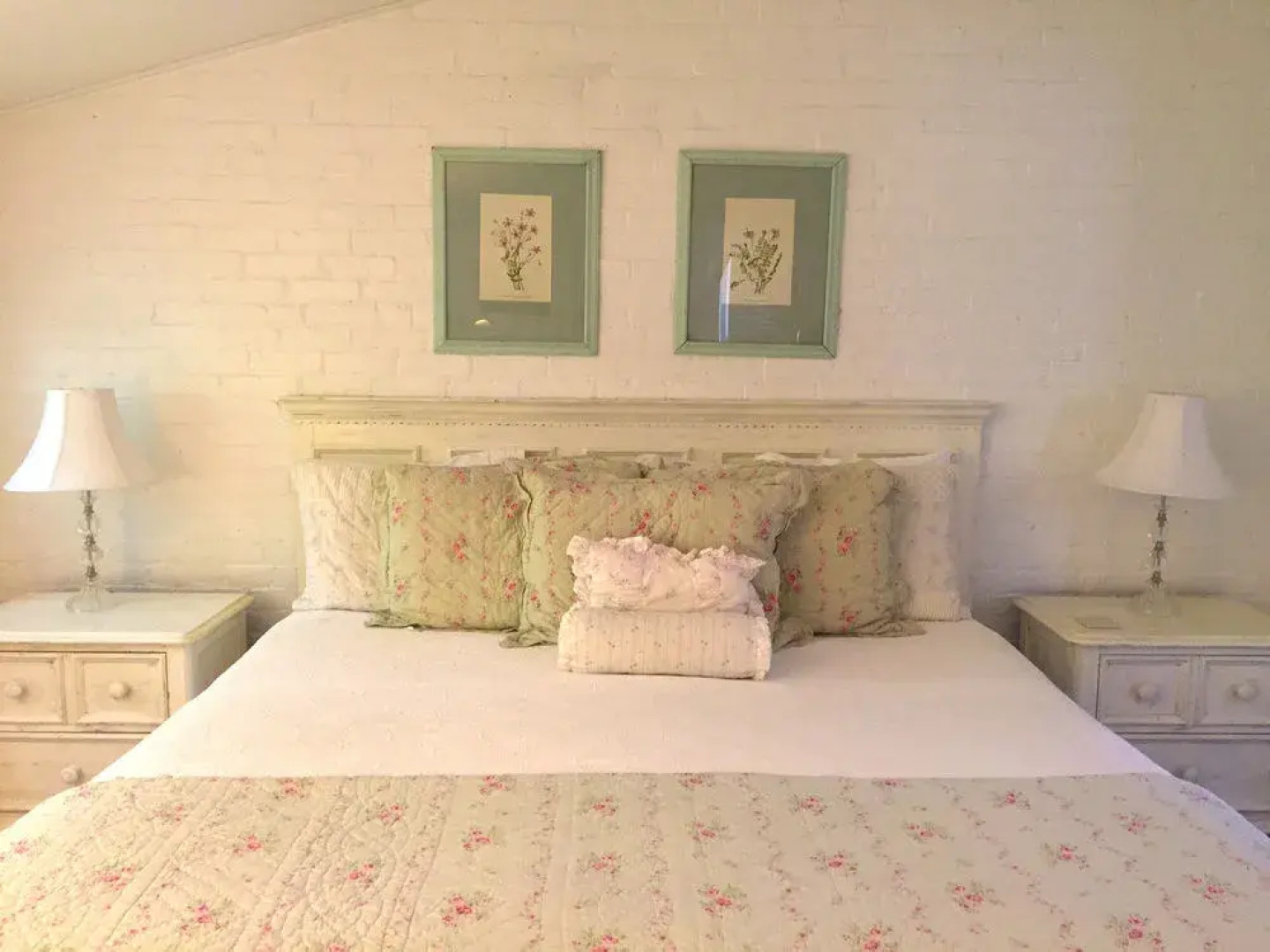 The Four Chimneys Inn