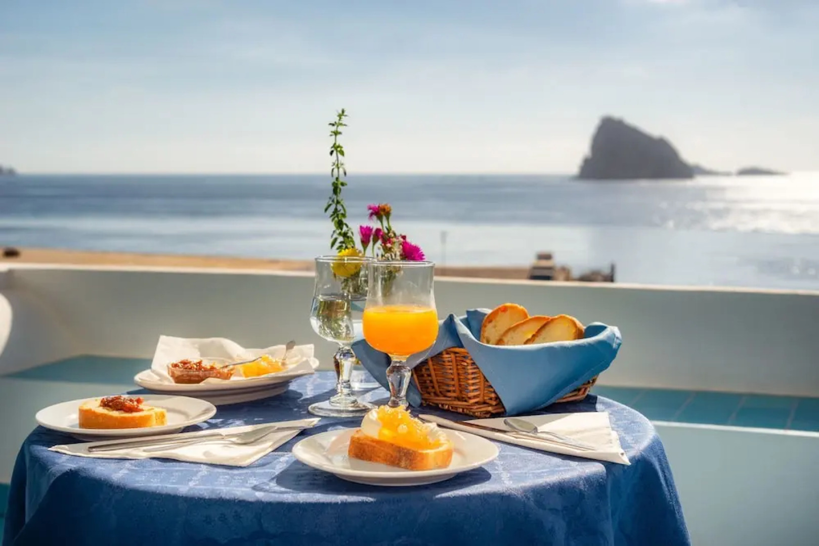 Hotel Eunymos - Trattoria Da Francesco Panarea