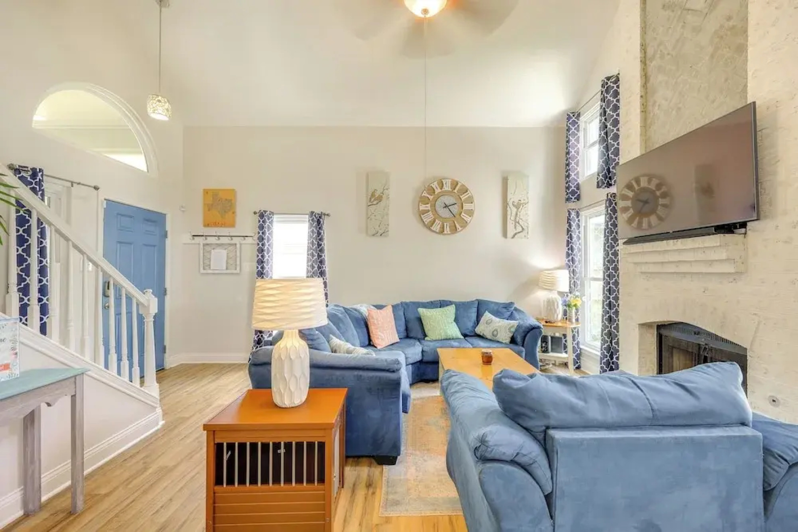 Hot Tub & Game Room: Spacious Live Oak Home!
