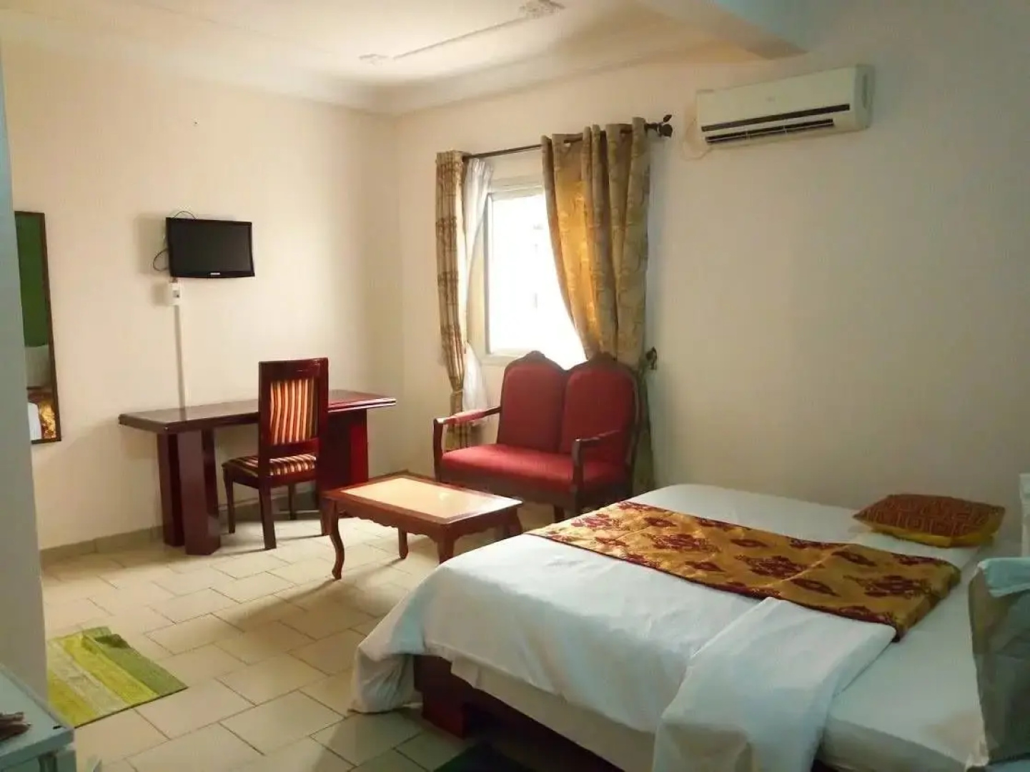 Hotel Vallee Des Rois