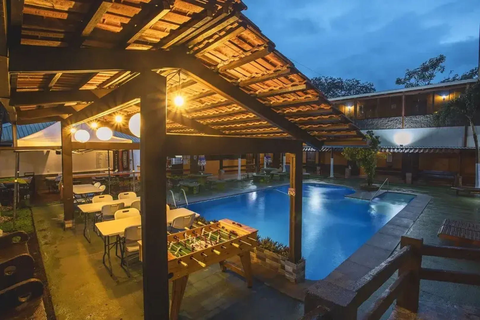 Hotel & Canopy La Hacienda