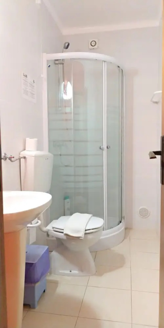 E-Nove Lounge Hostel Caffe