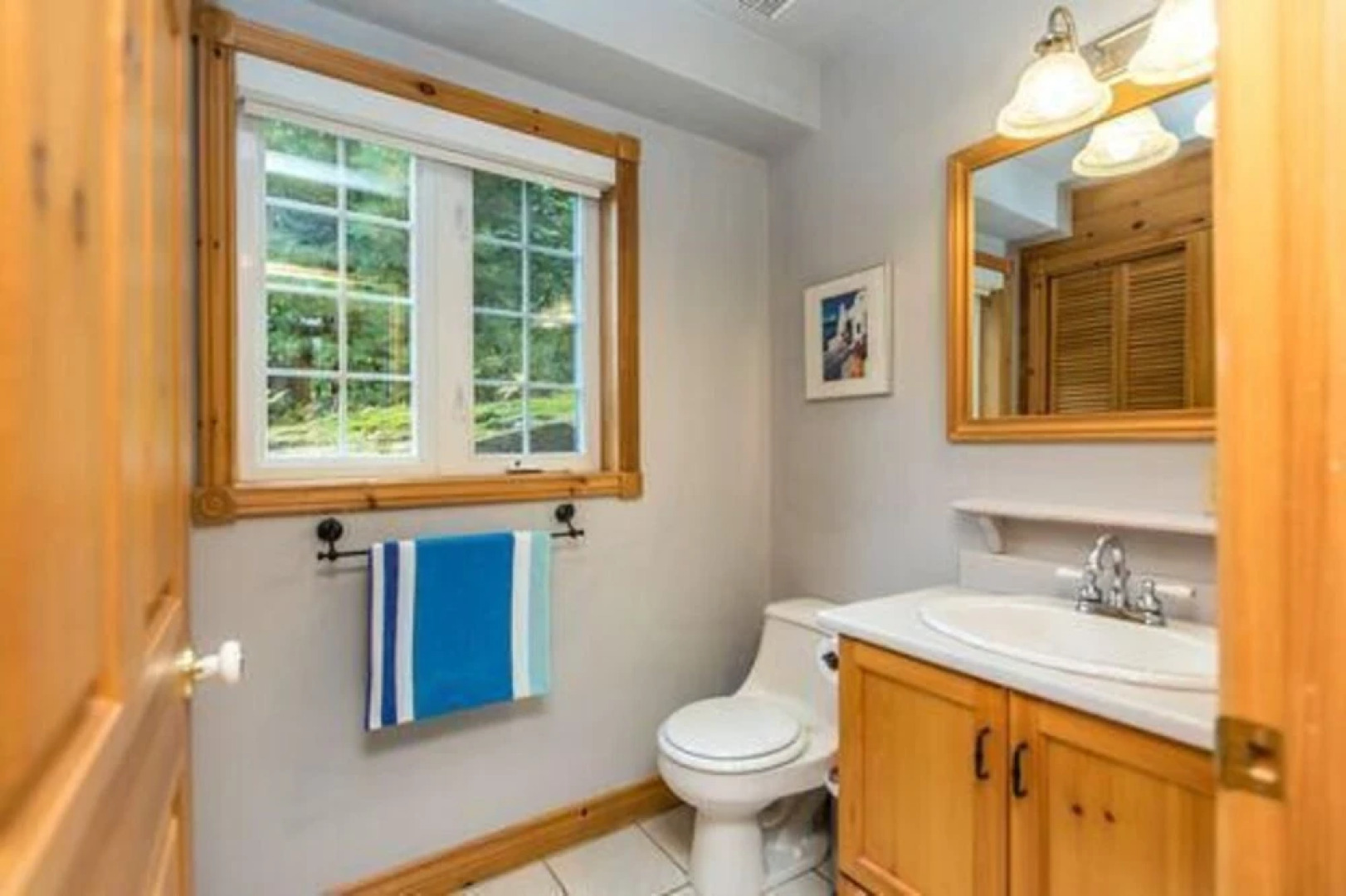 Vantage Point~Lovely 4 bed, 2.5 bath with fabulous views of Lake of Bays!