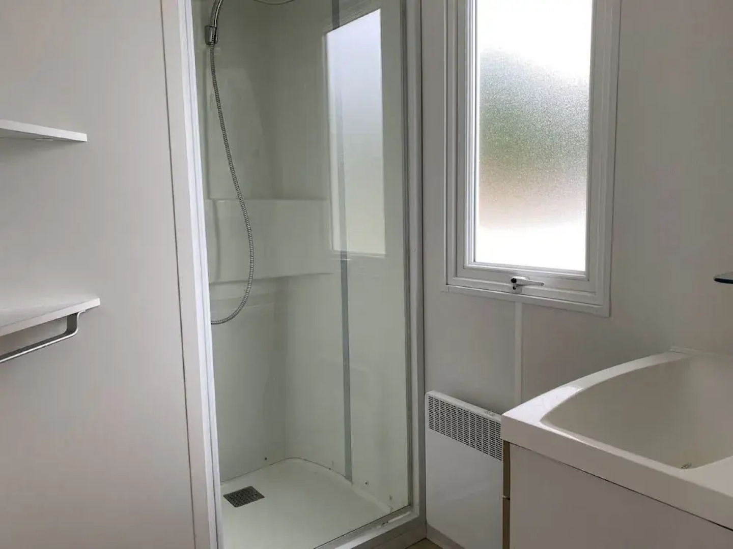 Neat Chalet With Microwave, Antwerp at 39 km