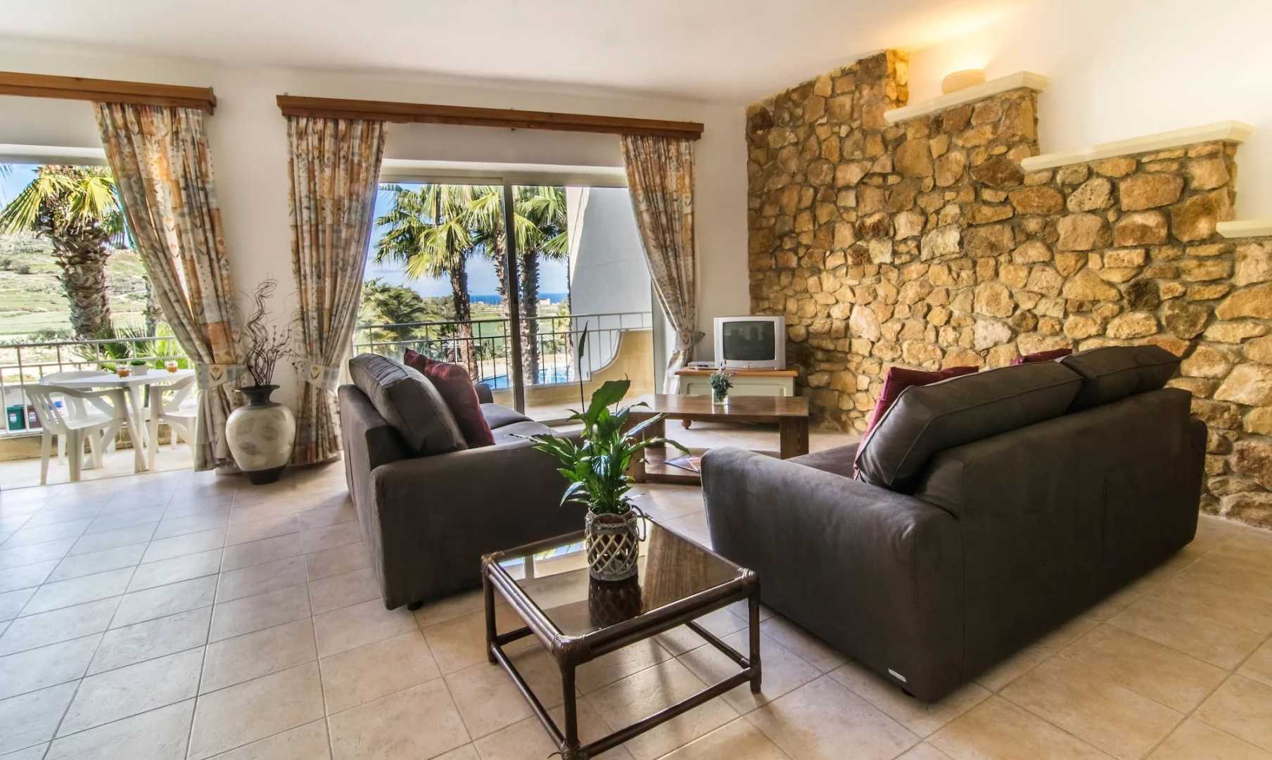 Ta Frenc Apartments