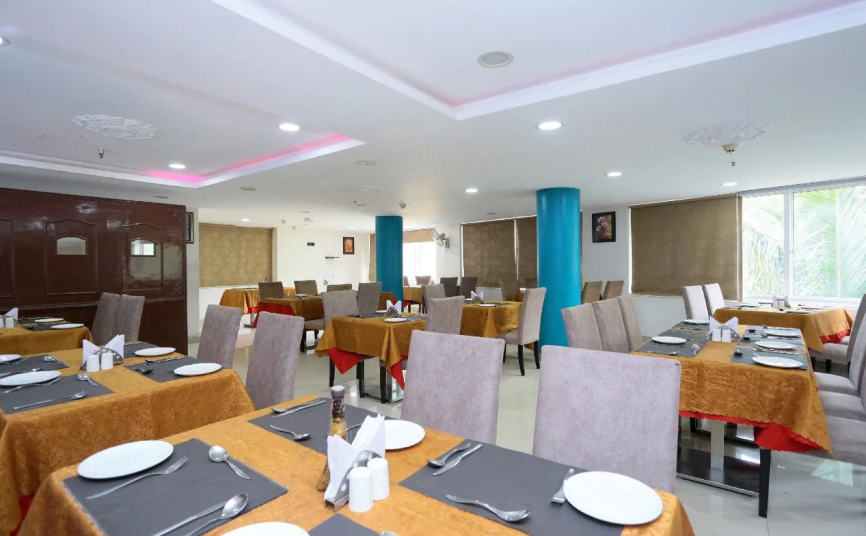 OYO 1717 Ridges Hotel