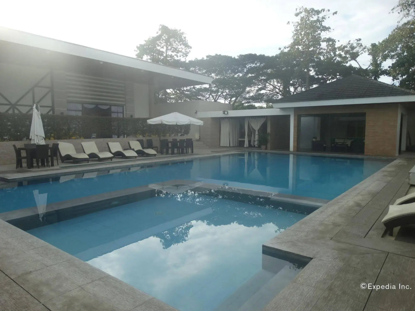 Holiday Suites Puerto Princesa