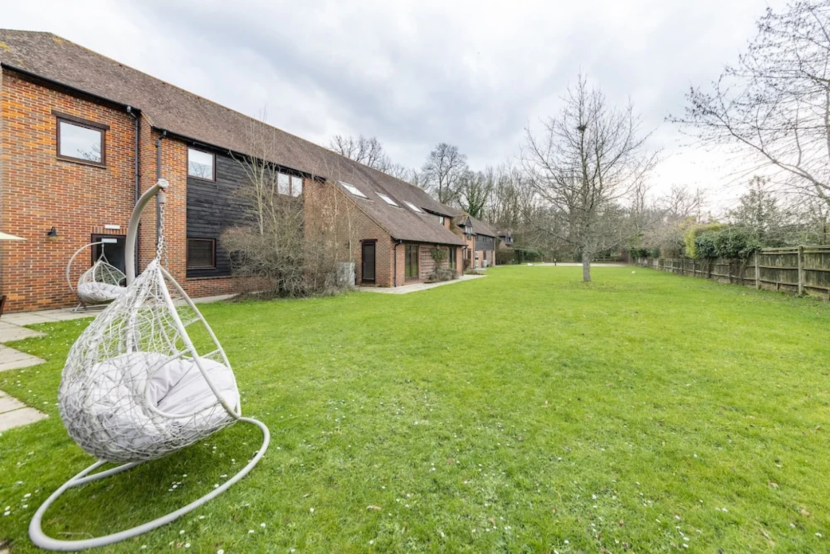 Charming 20-bed Self Contained Dwelling in Hook