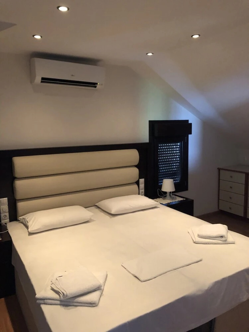 Charming 2-bed House in Kallithea