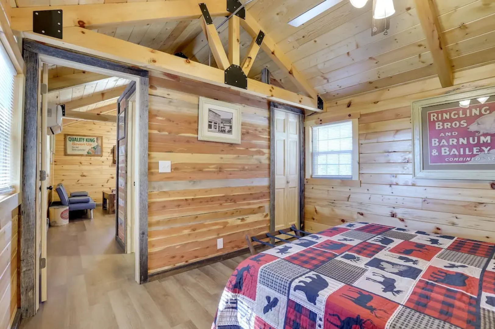 Quiet Caledonia Cabin: 18 Mi to Council Bluff Lake