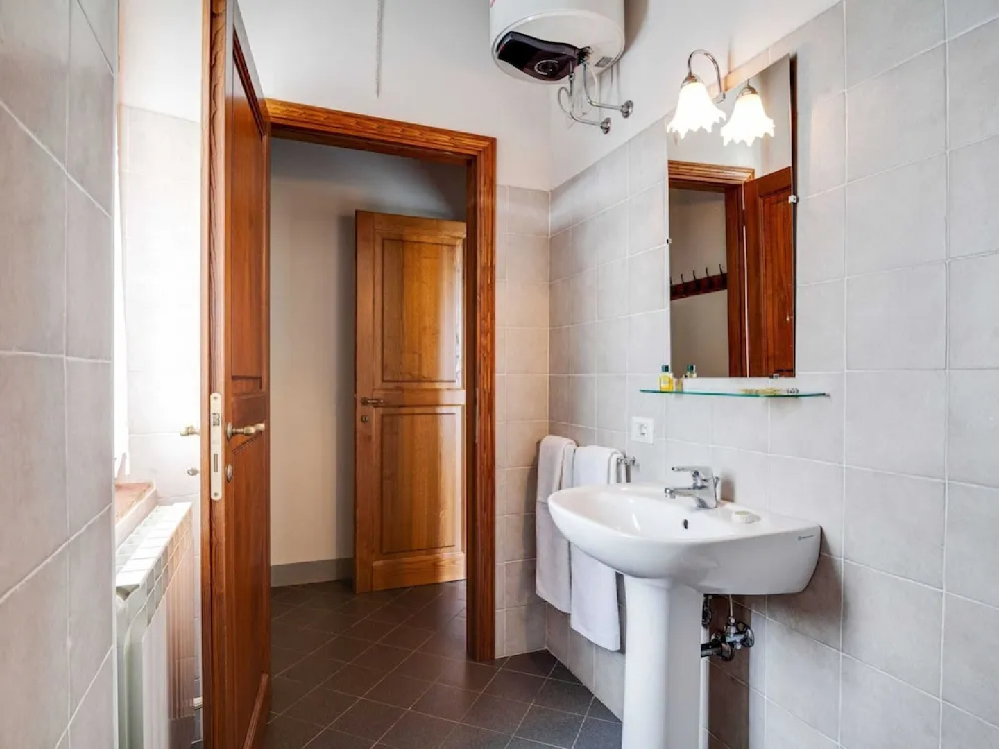 Rustic Getaway in Tuscan Hills