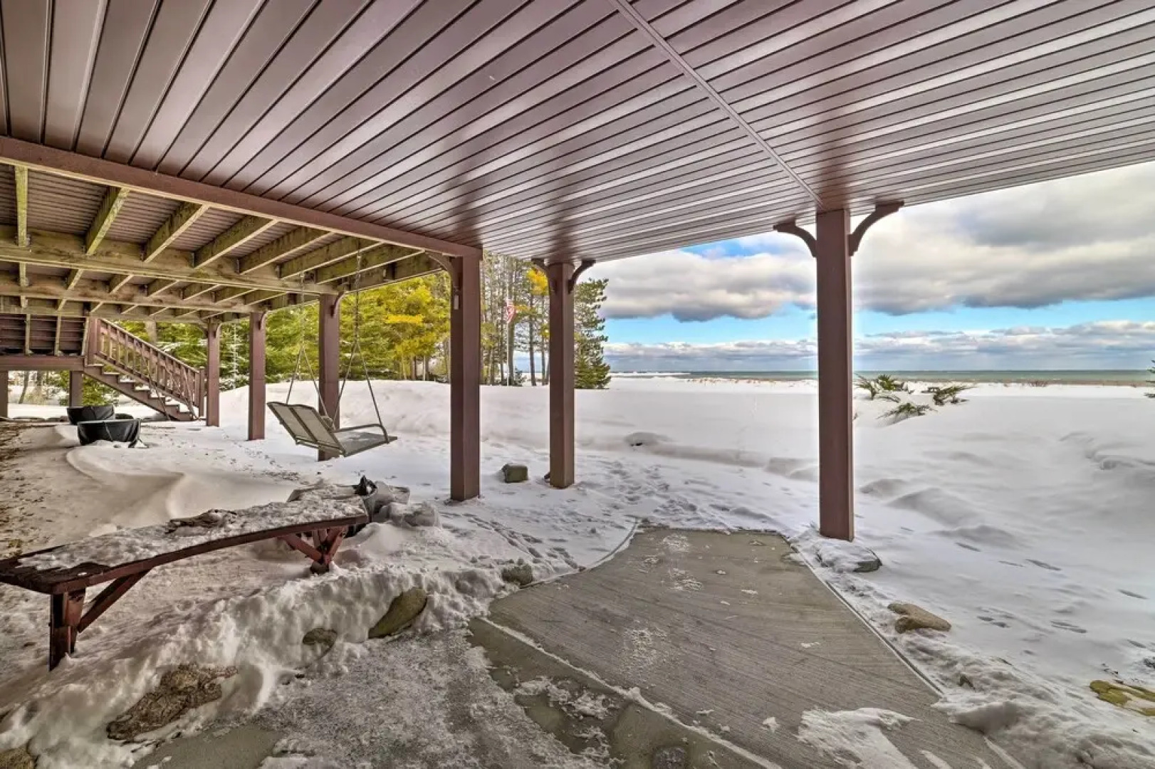 Spacious Lakefront Home w/ Sunroom & Bar!