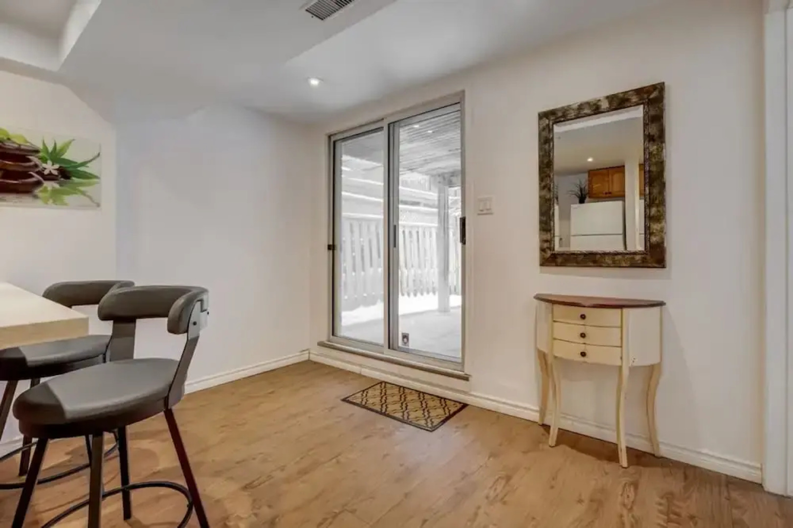 Comfortable Whitby 2 Bedroom Lower Suite