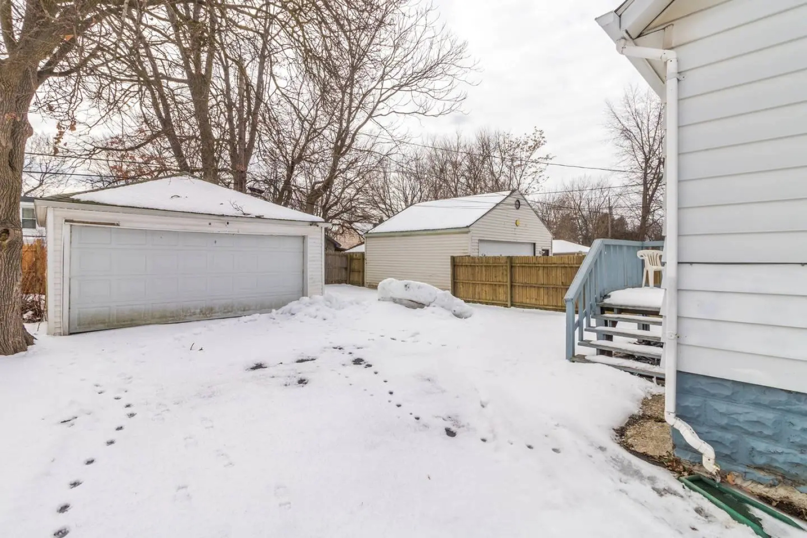 AutoManiac spot in the heart of Pontiac/3 beds 2 baths