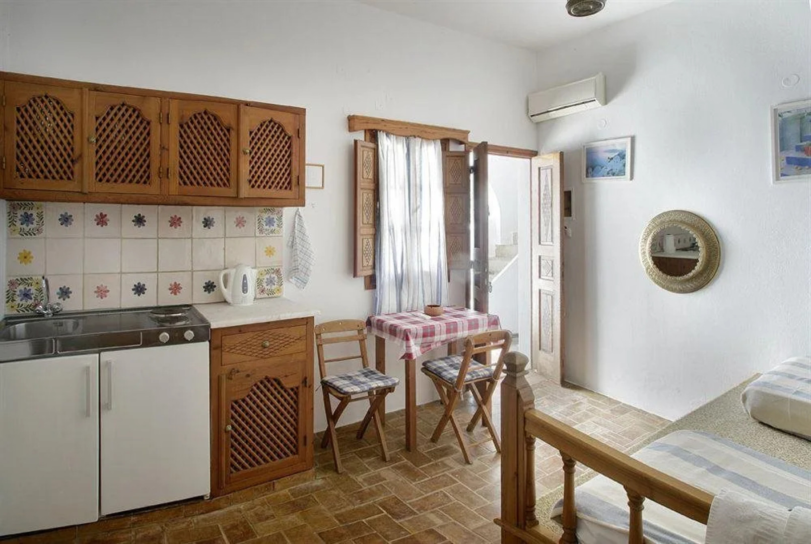 Melenos Apartments & Studios