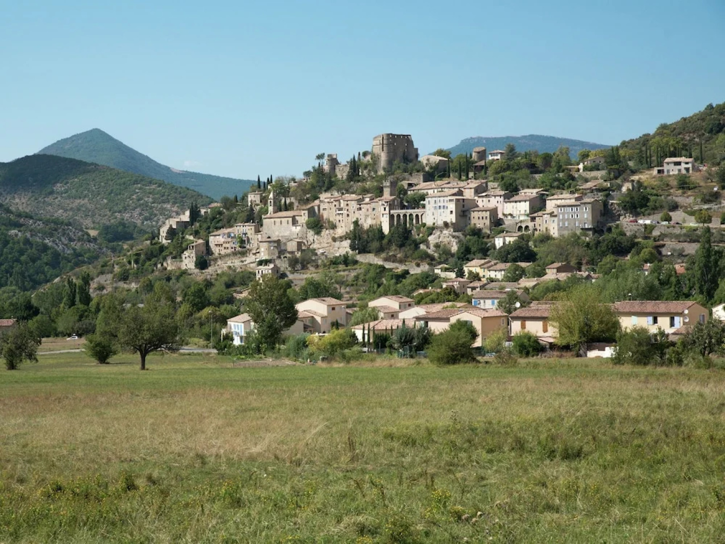 Spacious Villa in Drome with Swimming Pool
