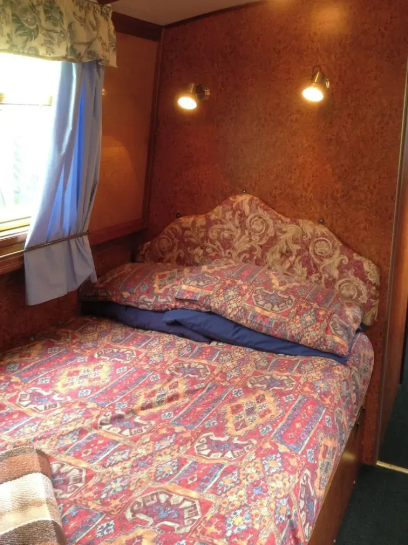 Stone - Boat - Sleeps 6 - Pet Friendly - 85ws