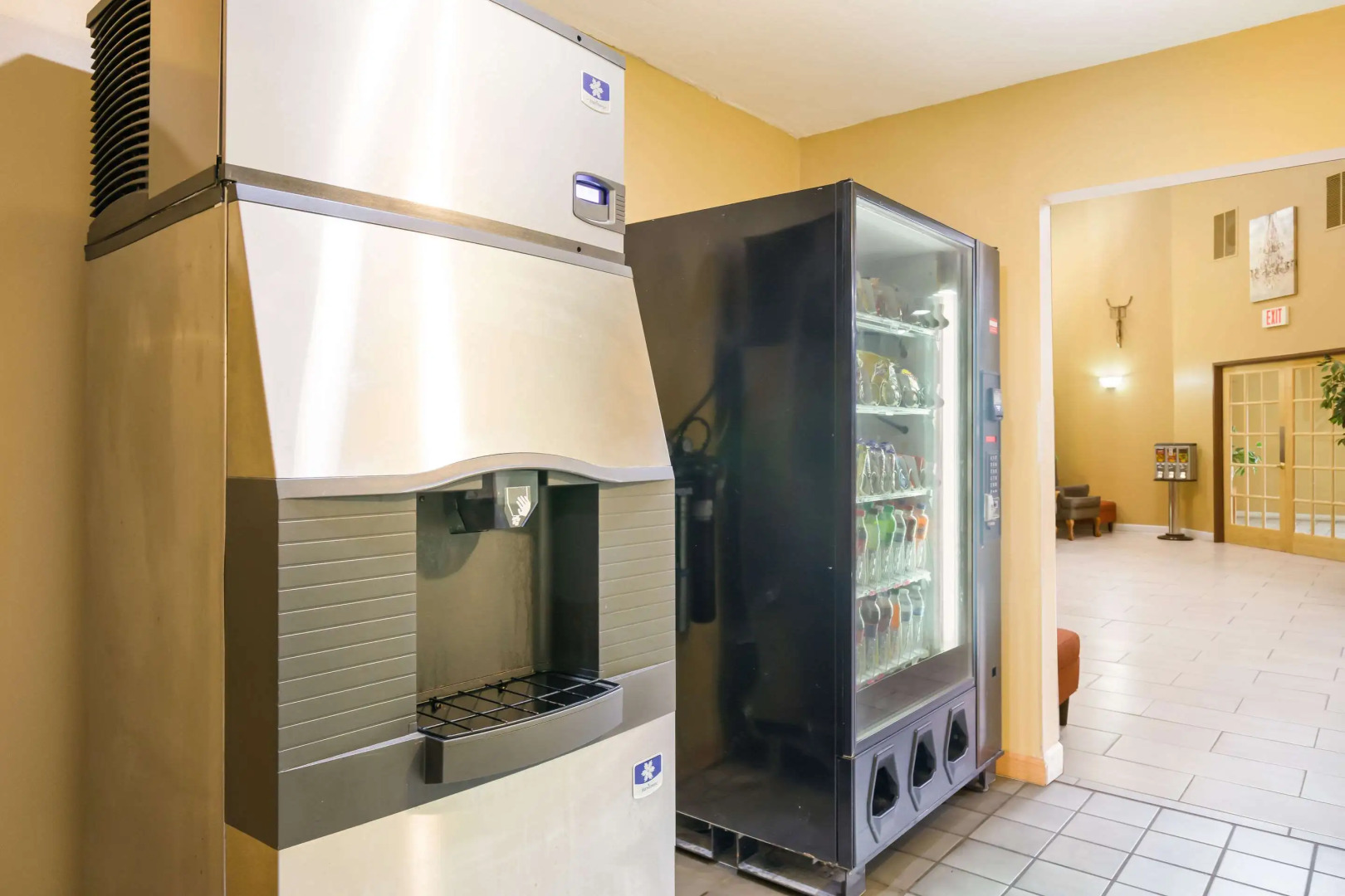 Econo Lodge Lake Mills