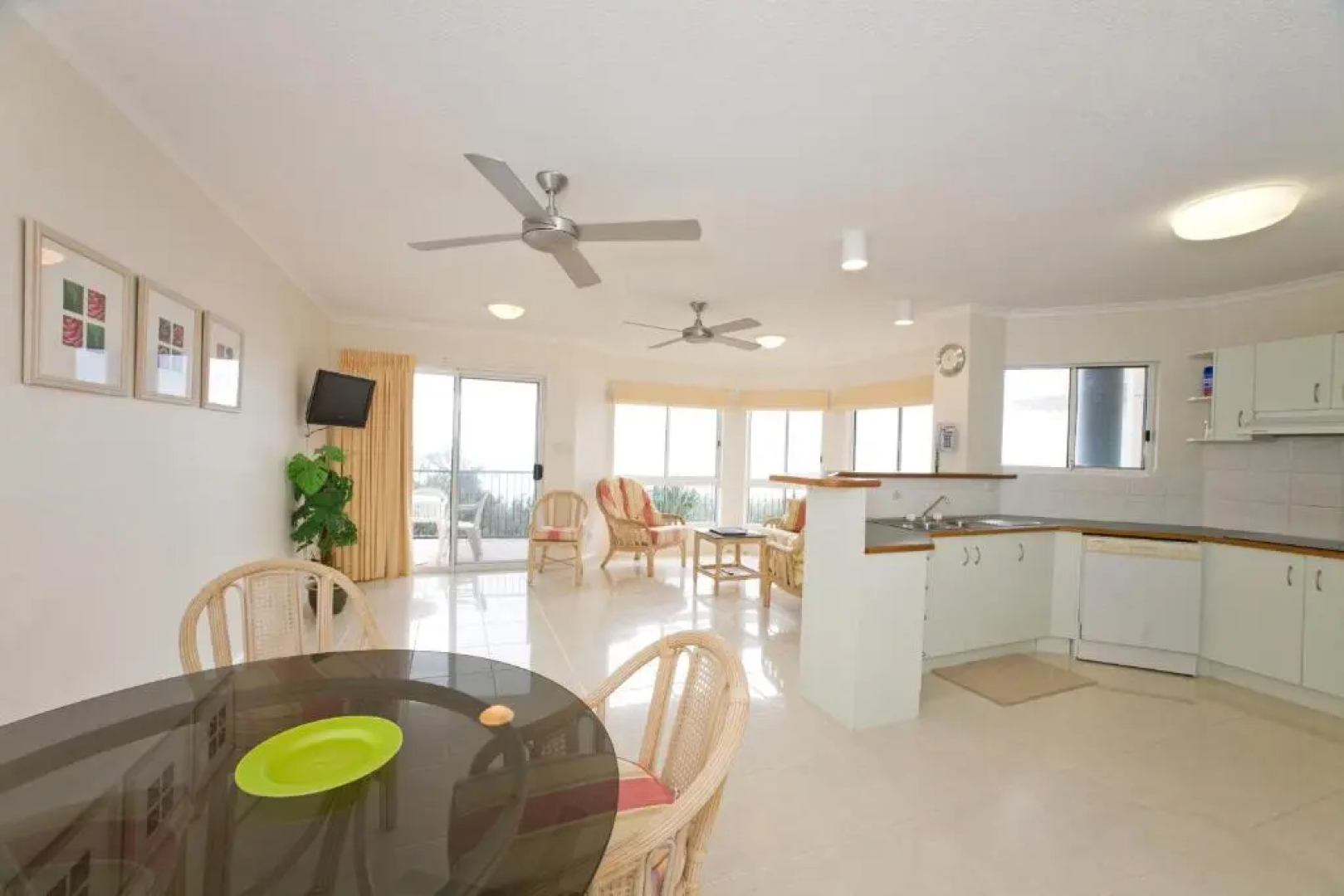 Pacific Waves Apartments