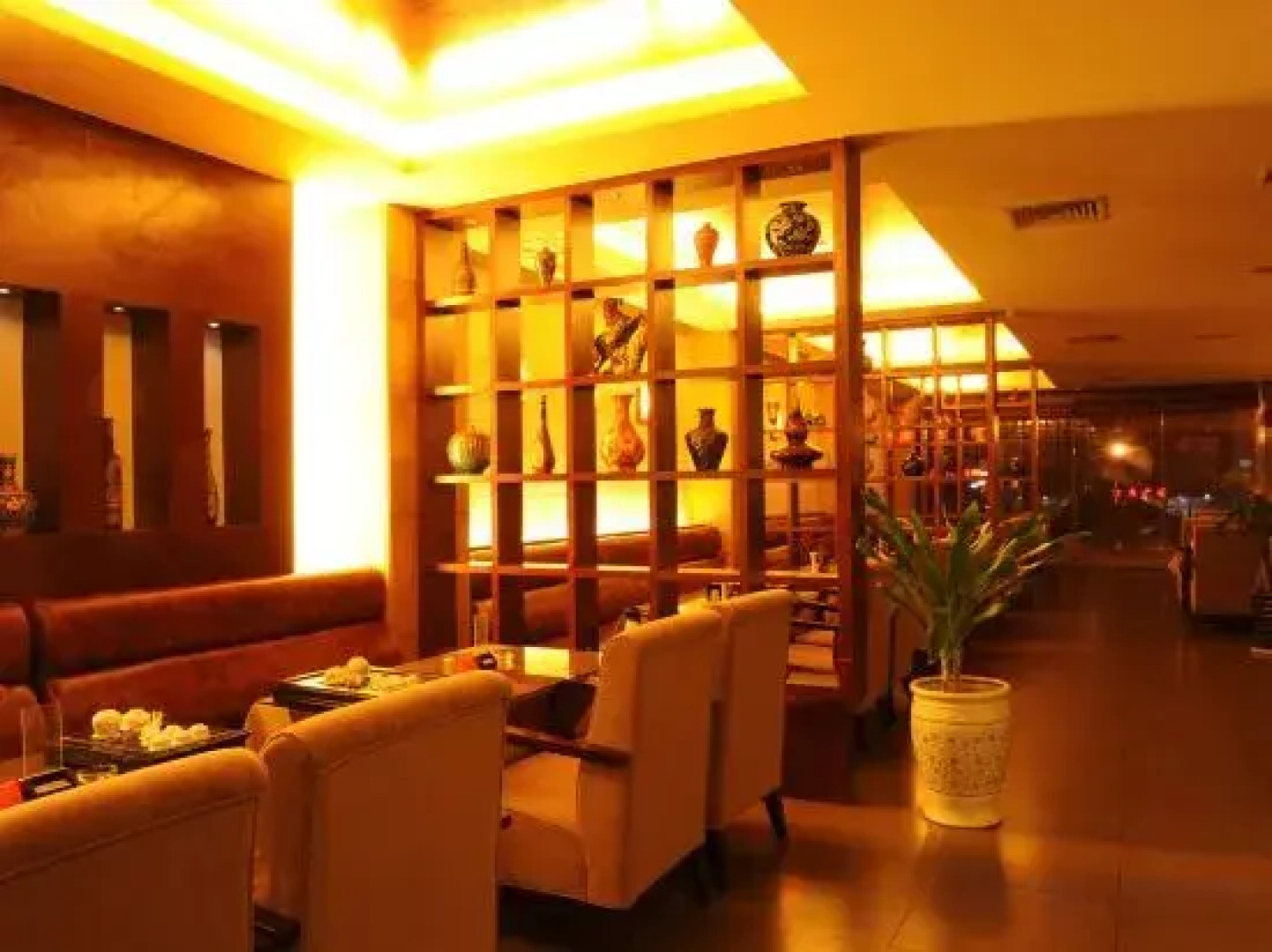 Jiadu Crown Business Hotel